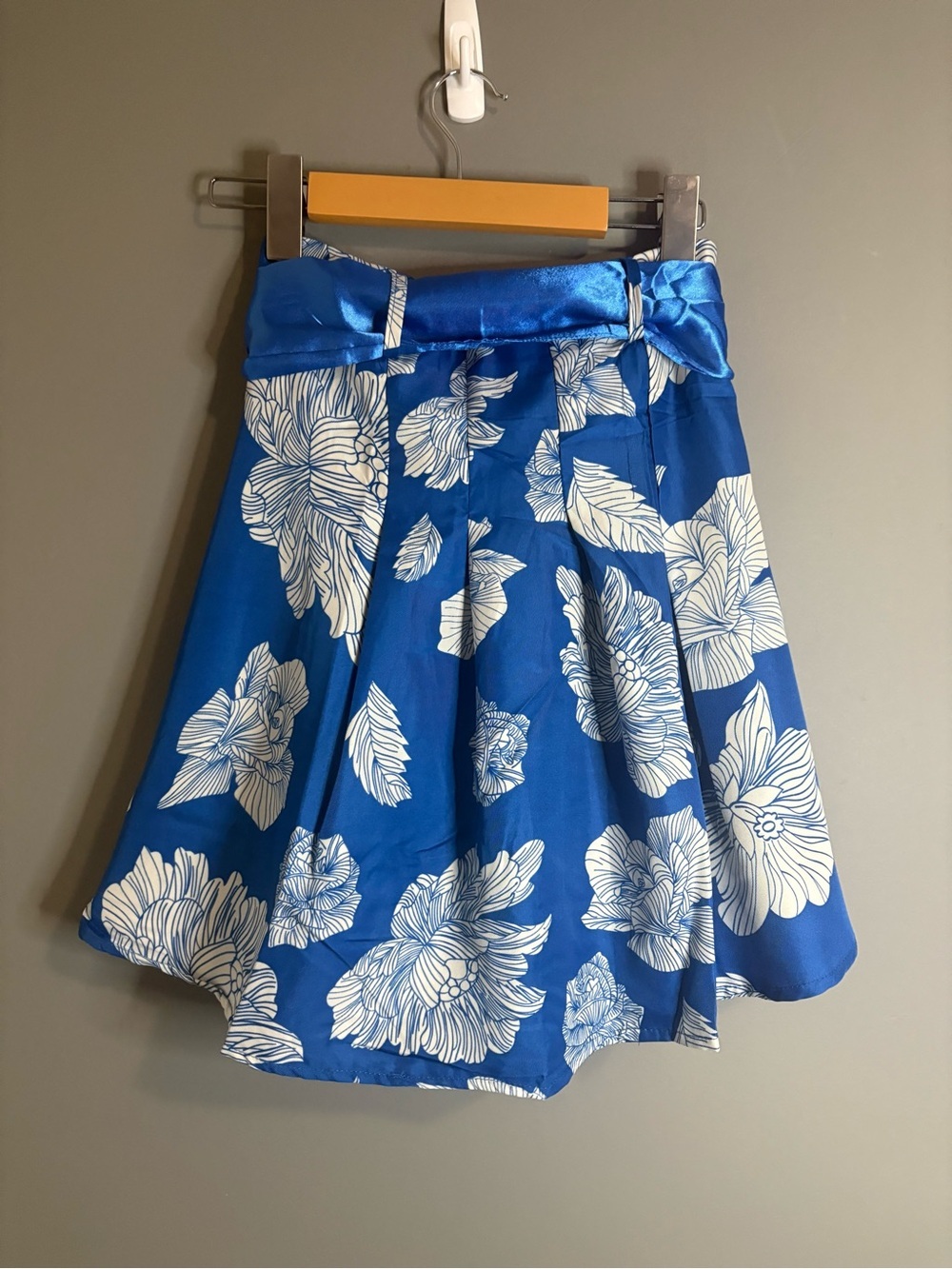 NWT Candy Couture Blue & White Floral Paperbag Mini Skirt | Satin Bow | Small - Picture 2 of 8